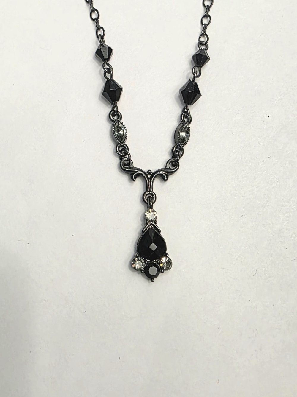 Vintage-Inspired Black Teardrop Pendant Necklace - Women Jewelry